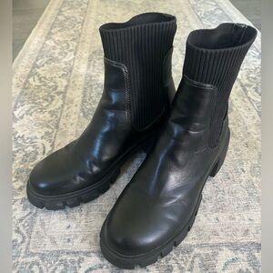 STEVE MADDEN: Black Platform Boots